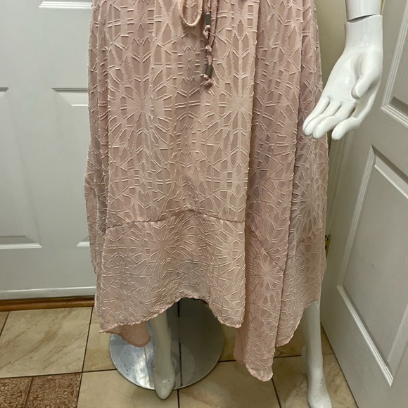 Massimo beautiful fancy dress with unique design . Perfect peach color - Picture 6 of 12